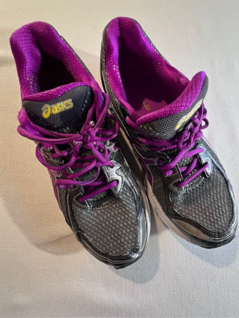 ASICS GT-2170 Women's Running Shoes in a gray and purple performance Size 9